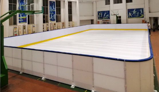 Made in China Basement Eislaufplatz Fußballplatz von Küste zu Küste tragbare synthetische UHMWPE-Blatt Eislaufplatz Miete